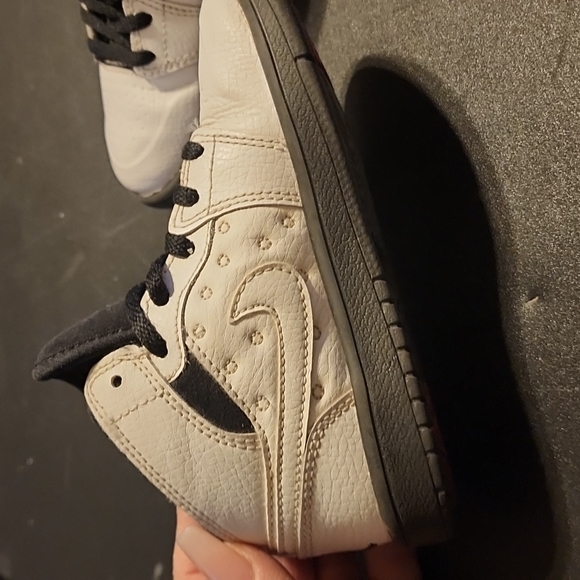 Kids Jordans - Picture 6 of 8